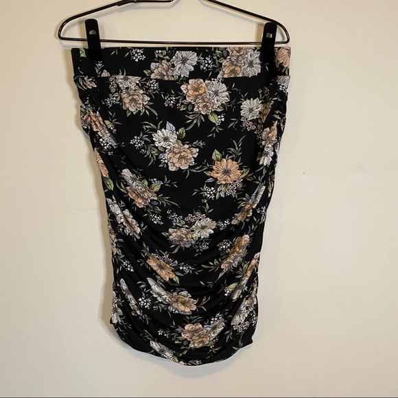 ✨torrid black floral ruched pencil skirt✨ - Picture 8 of 8